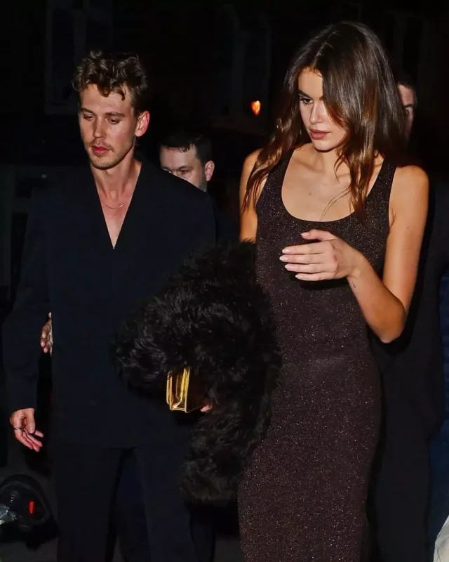 Austin Batler sevgilisi ilə