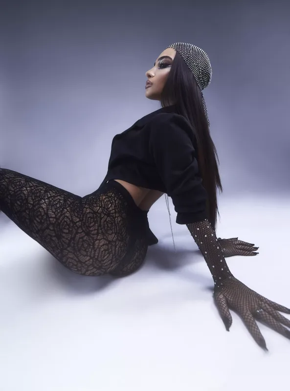 Səmra ingilis dilində oxudu