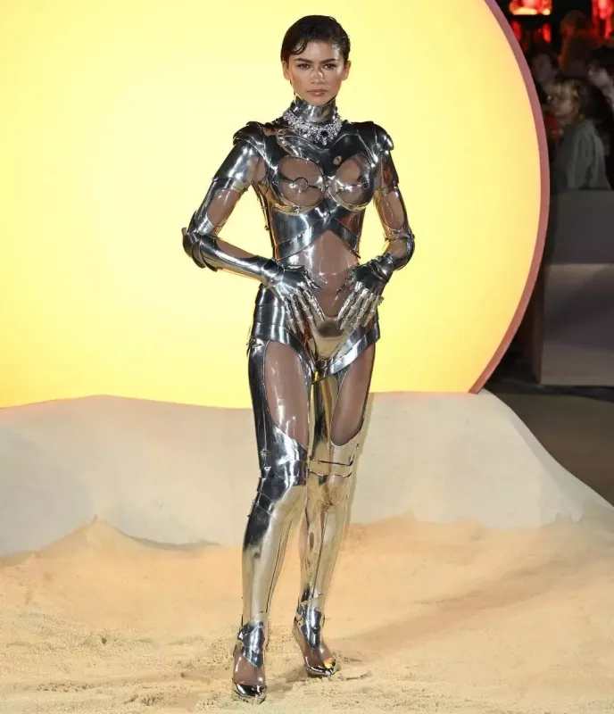 Tom Zendayanı tək qoymadı