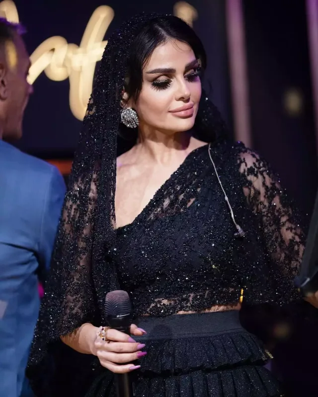 Günel klipini təqdim etdi