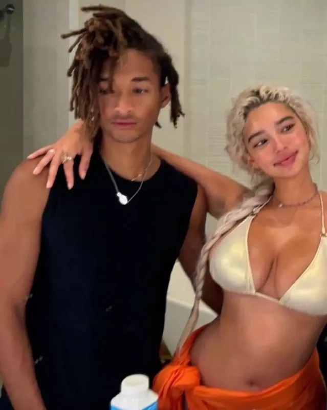 Sevgilisi ilə fotosu viral oldu