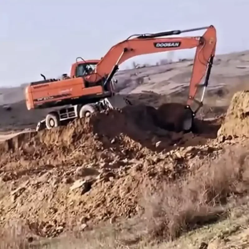 İcra hakimiyyəti Navanin fermasını sökür