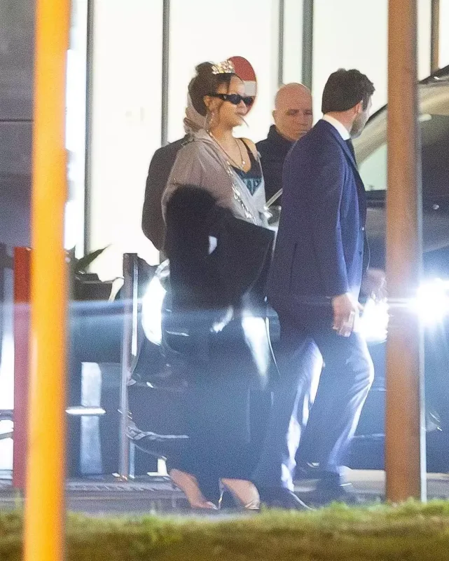 Riri tacı ilə hava limanında