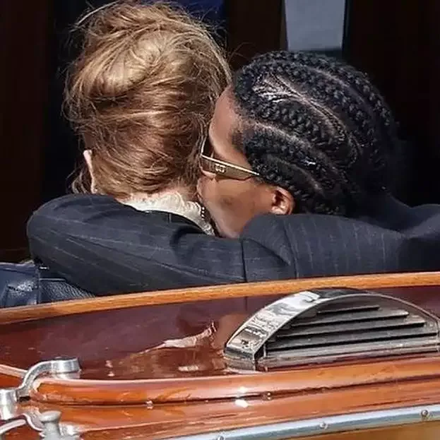 Rihanna sevgilisi ilə Milanda