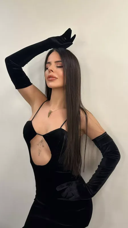 Bakı konsertindəki geyimi bu qiymətə imiş
