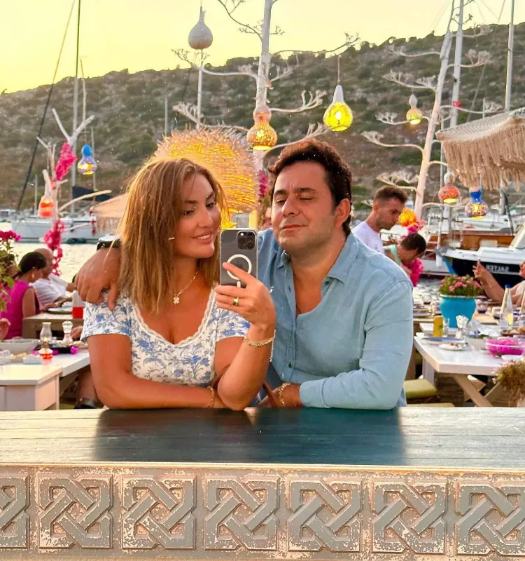 Samir həyat yoldaşına maşın bağışladı