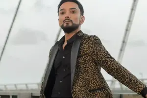 “Ana dilini kəndçi dili sayan savadsızlar”