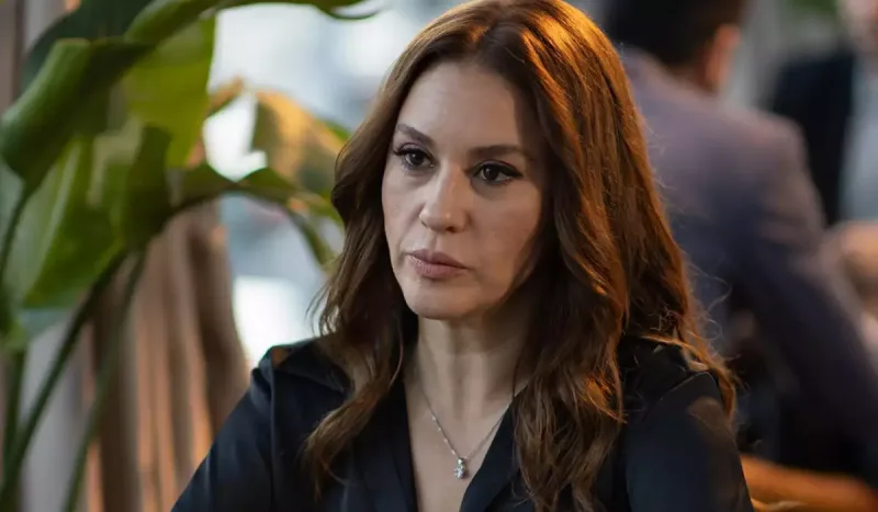 “Kızılcık şerbeti”nin ulduzu botokslu həmkarlarına söz atdı