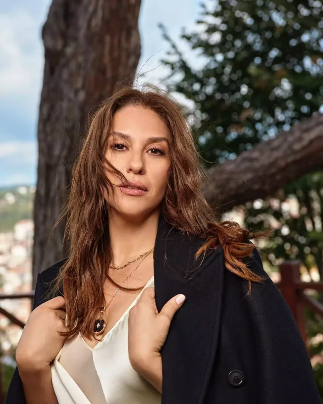 “Kızılcık şerbeti”nin ulduzu botokslu həmkarlarına söz atdı