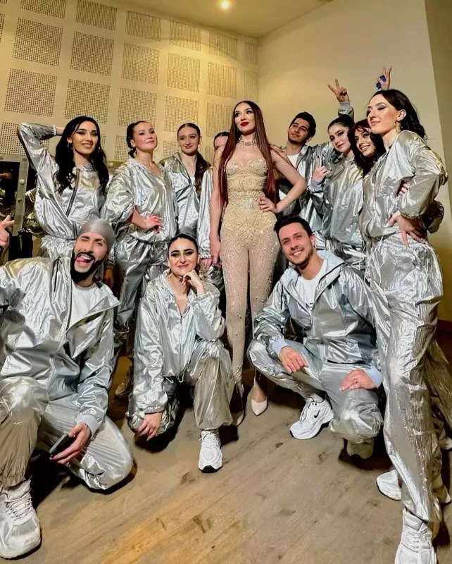 “Sizə nifrət edənlərə hörmət edin”