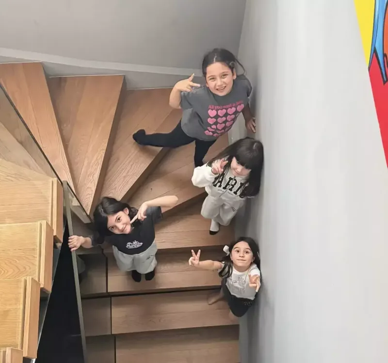 Safuranın qızı türk müğənninin övladları ilə