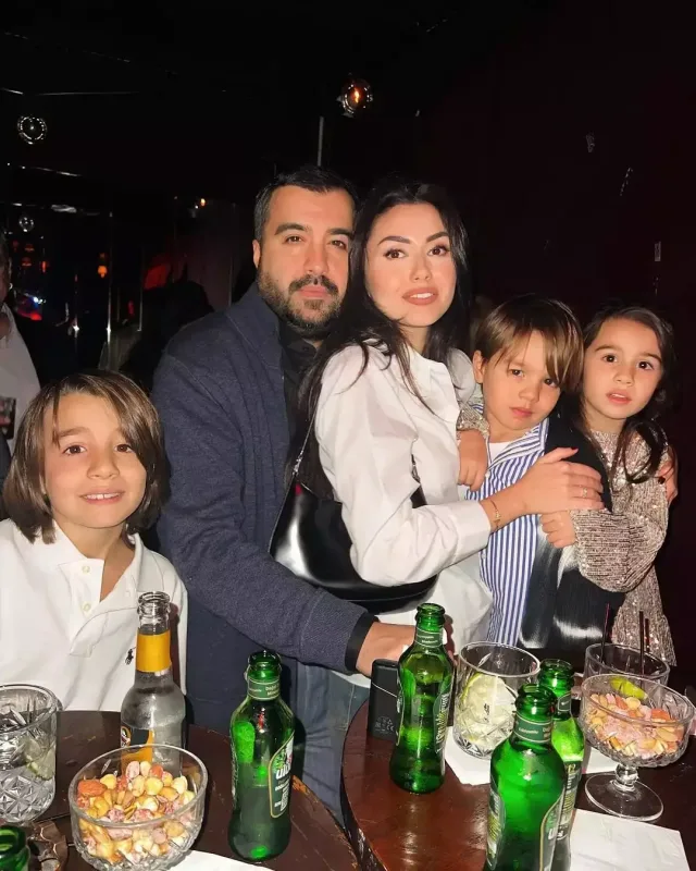 Safuranın qızı türk müğənninin övladları ilə