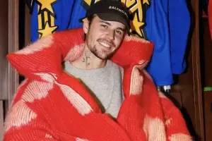 Castin Biberin heykəli qoyuldu