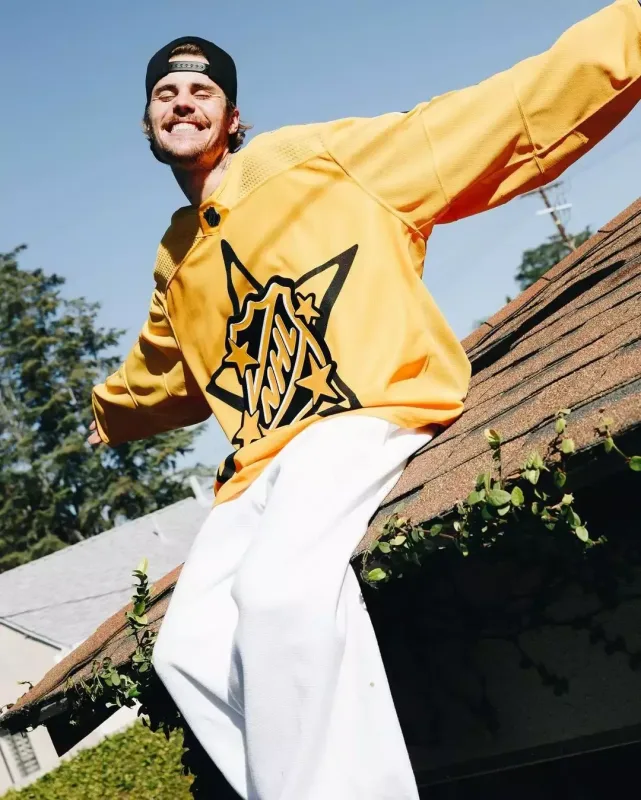 Castin Biberin heykəli qoyuldu