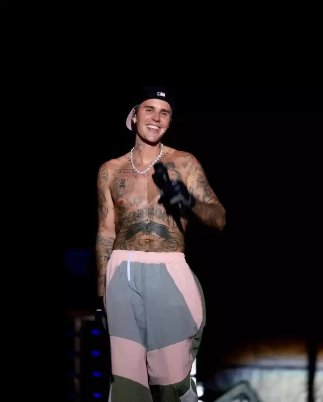 Castin Biberin heykəli qoyuldu