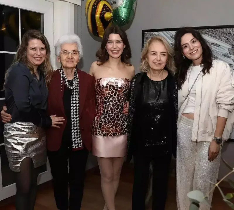 Beren Saatın doğum günü...