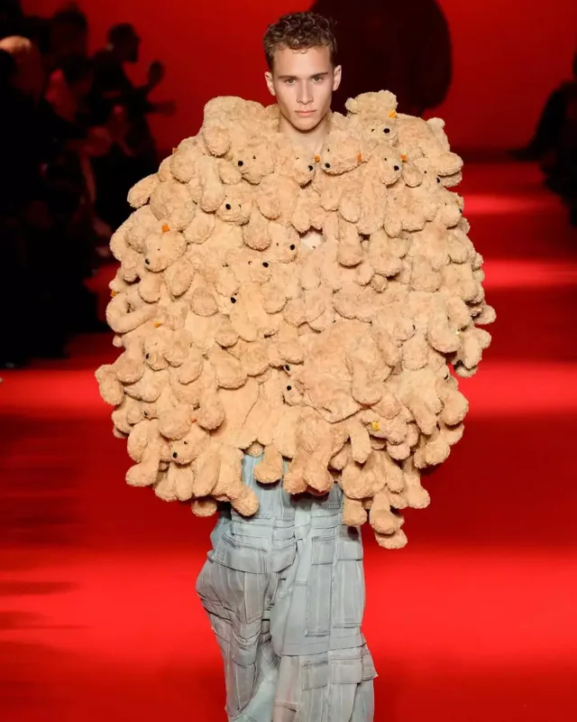 “Vetements”in qeyri-adi kolleksiyası