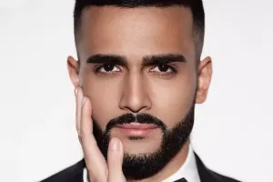 Onu gələcək həyat yoldaşı ilə tanış edənə 10 milyon verəcək