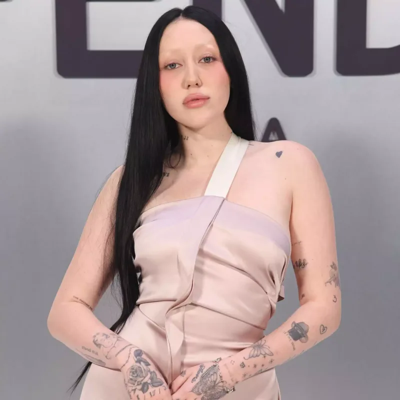 Mayli Sayrusun ögey atası ilə bağlı şok iddia!