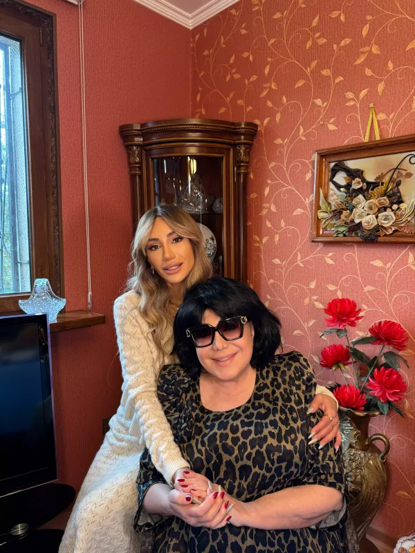 Röya Ayxan Kərimovanın evinə getdi