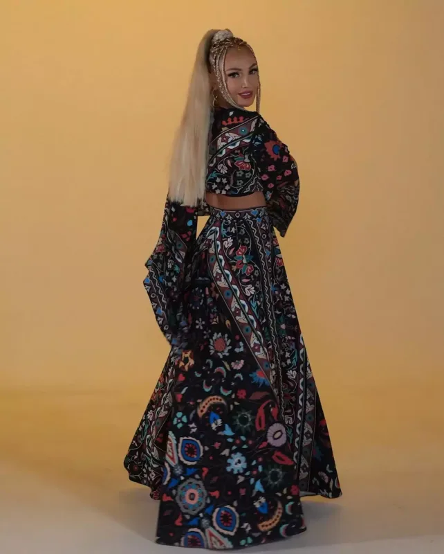 Nura bu dəfə özbək dilində oxudu