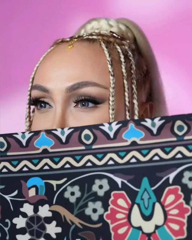 Nura bu dəfə özbək dilində oxudu