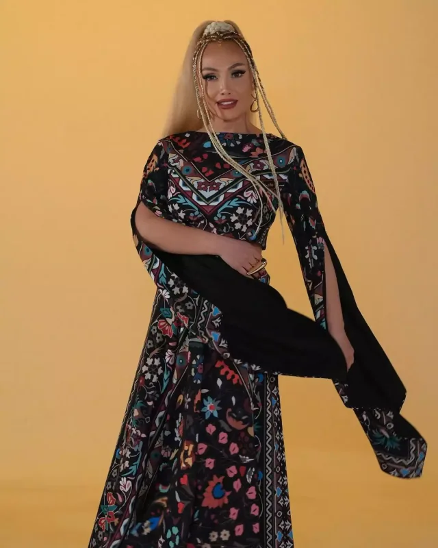 Nura bu dəfə özbək dilində oxudu