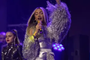 Röya Ayxan xanımlar üçün oxudu