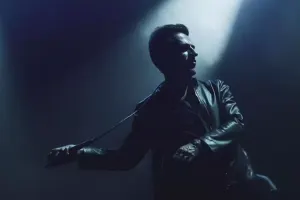 Teoman Bakıda dinləyicilərini ayağa qaldırdı