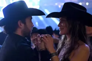 Bella sevgilisi ilə...