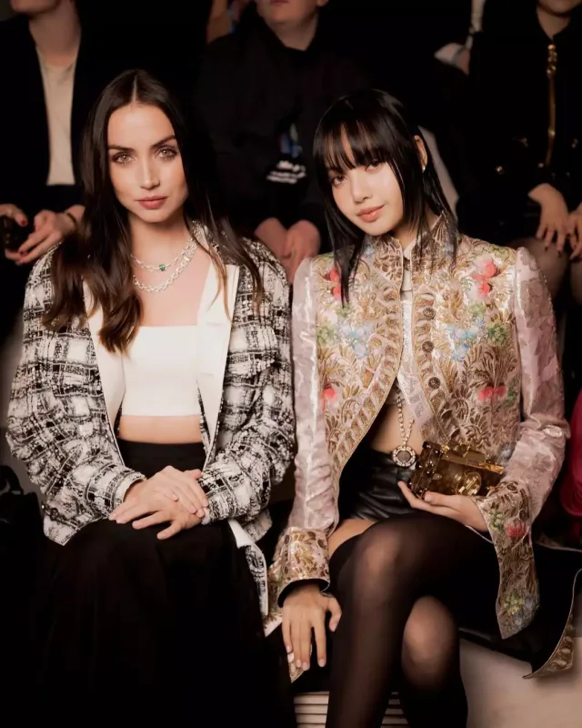 Dəb həftəsinin diqqət çəkən xanımları