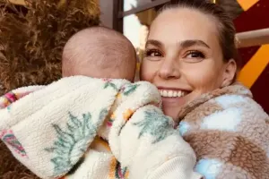 Aslı Enver qızının üzünü göstərdi