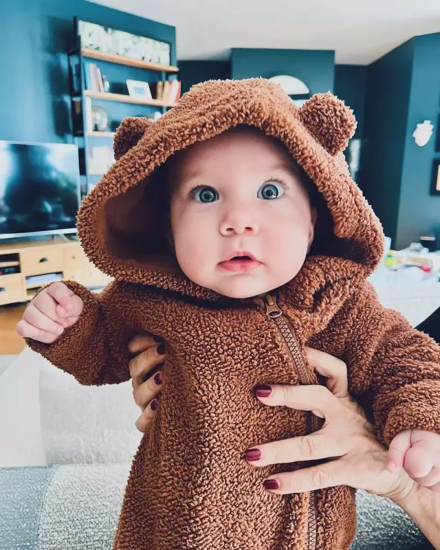 Aslı Enver qızının üzünü göstərdi