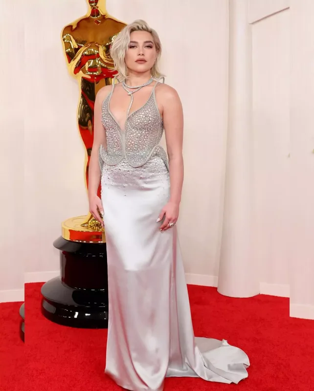 Qırmızı xalıda üstünlük yarışı!