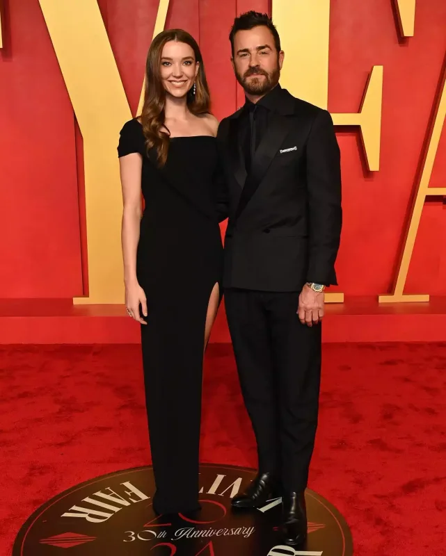 Qırmızı xalıda üstünlük yarışı!