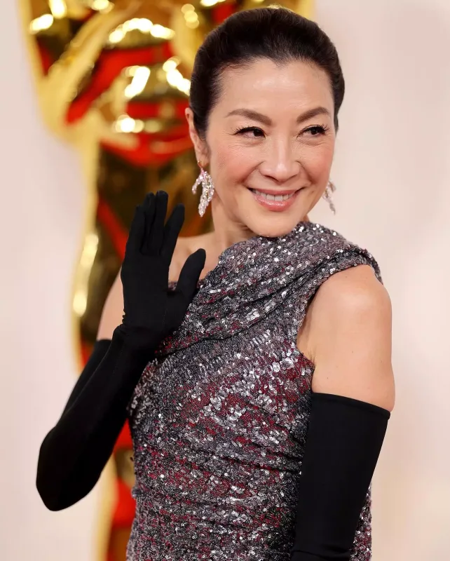 Qırmızı xalıda üstünlük yarışı!