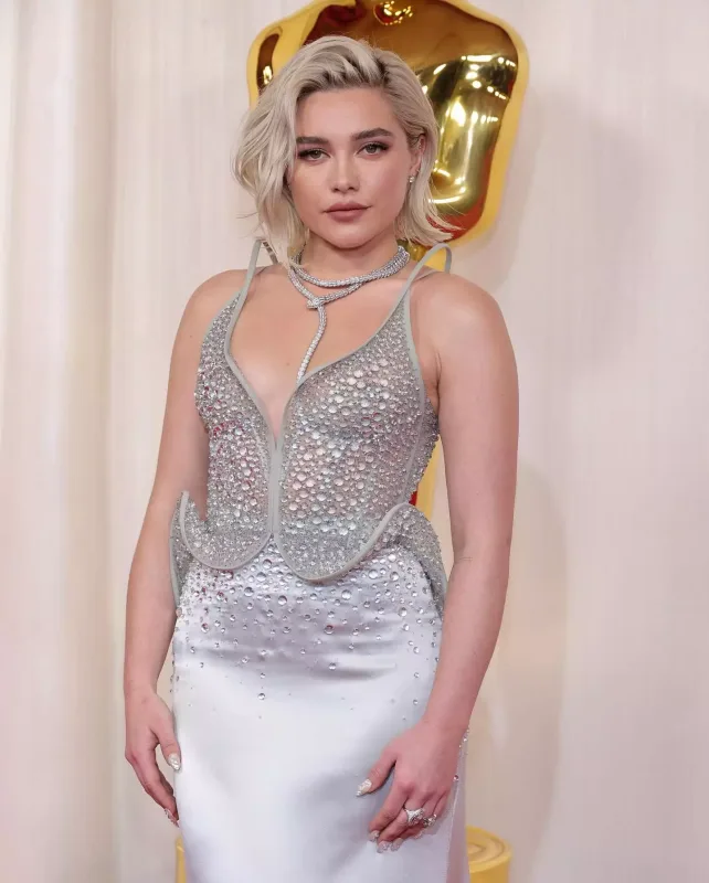 Qırmızı xalıda üstünlük yarışı!