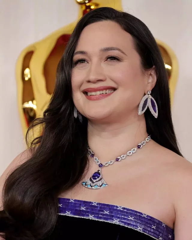 Qırmızı xalıda üstünlük yarışı!