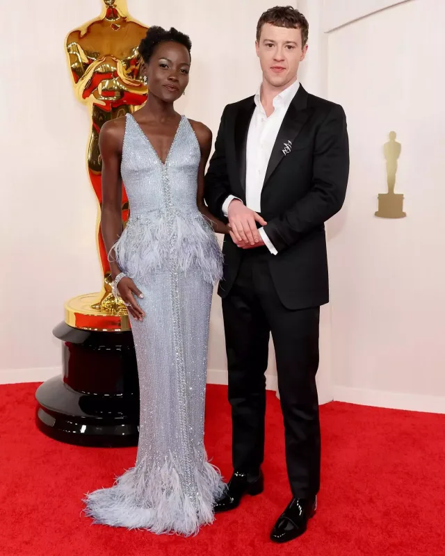 Qırmızı xalıda üstünlük yarışı!