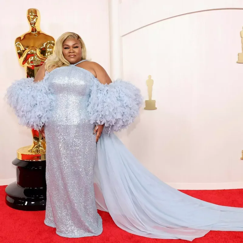 Qırmızı xalıda üstünlük yarışı!