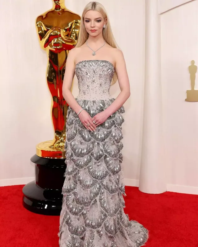 Qırmızı xalıda üstünlük yarışı!