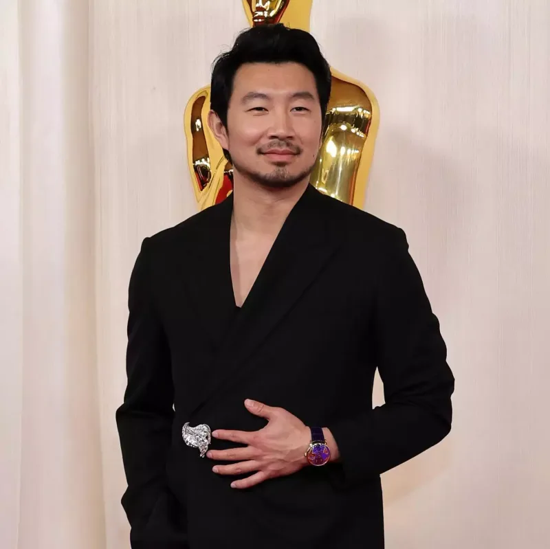 Qırmızı xalıda üstünlük yarışı!