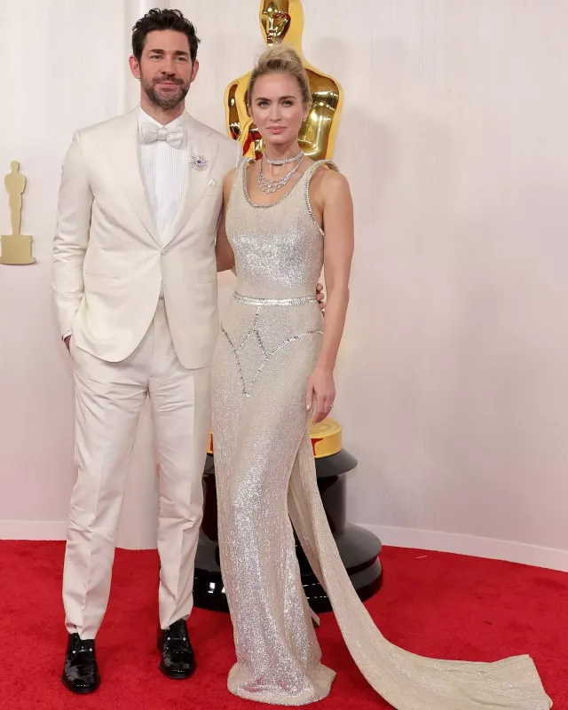 Qırmızı xalıda üstünlük yarışı!