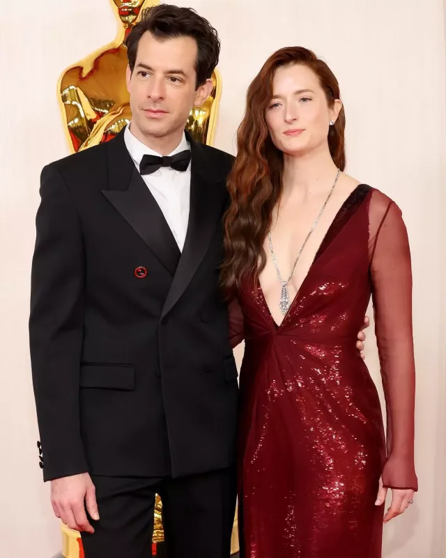 Qırmızı xalıda üstünlük yarışı!