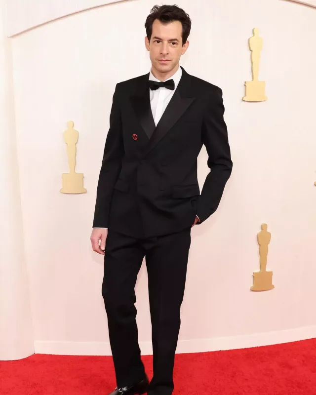 Qırmızı xalıda üstünlük yarışı!