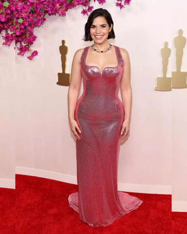 Qırmızı xalıda üstünlük yarışı!