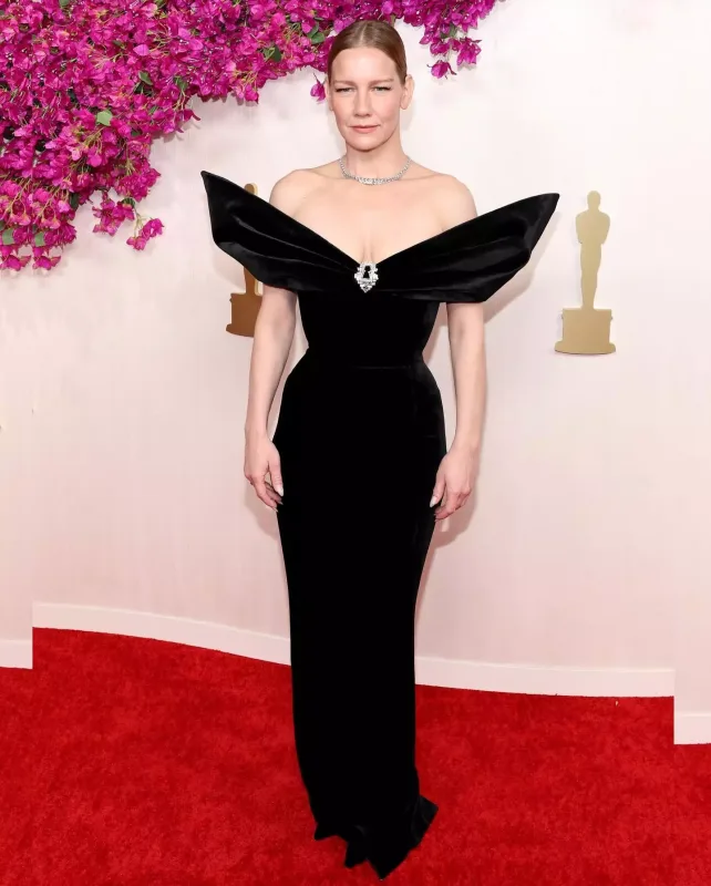 Qırmızı xalıda üstünlük yarışı!