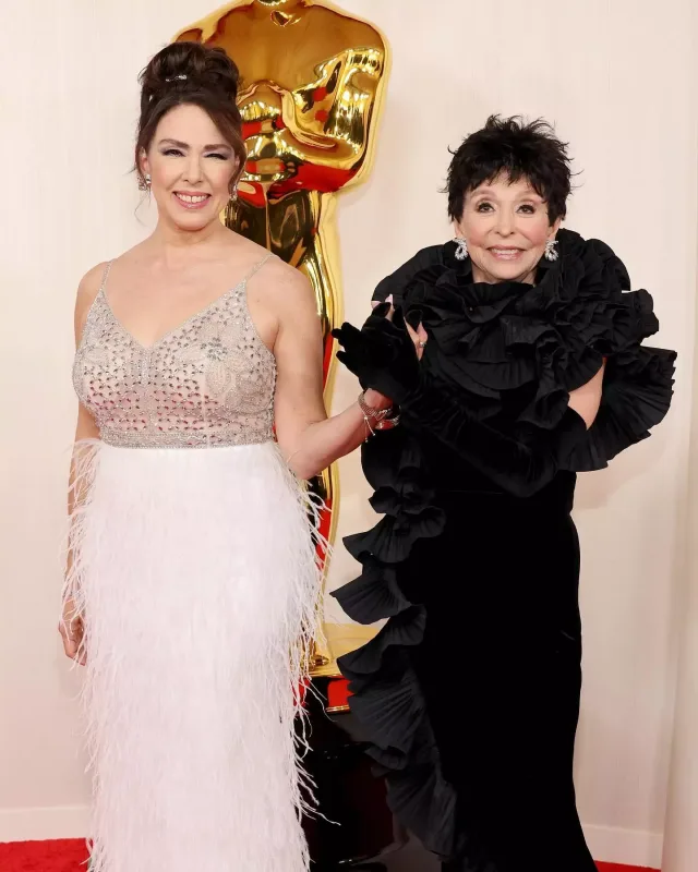 Qırmızı xalıda üstünlük yarışı!