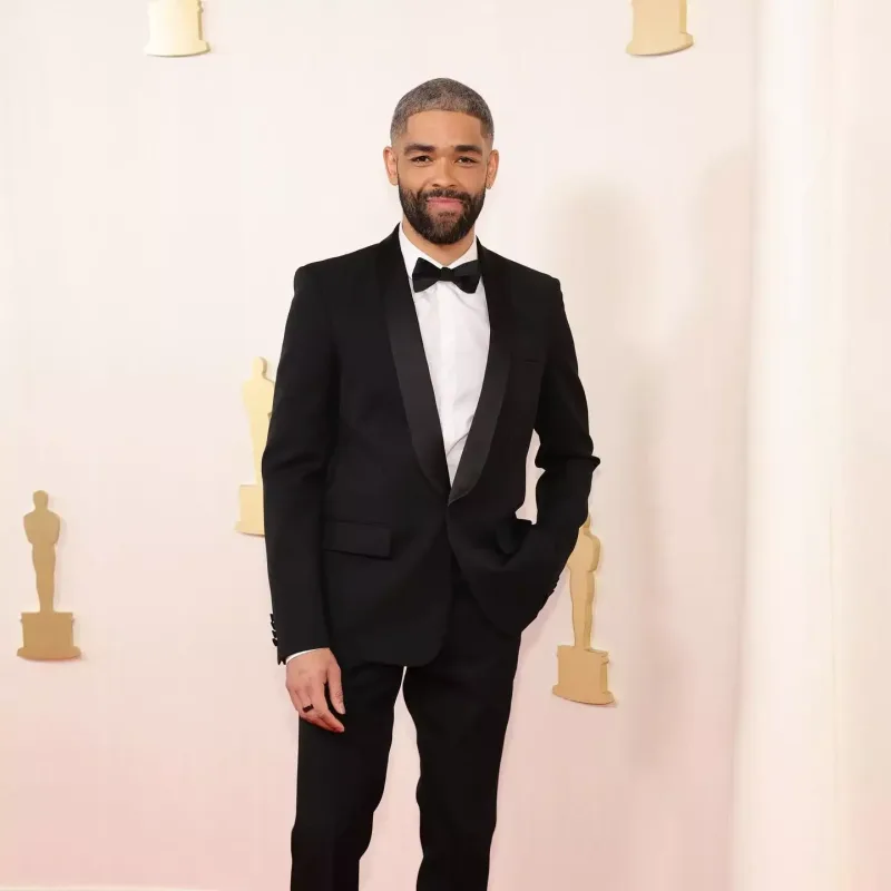 Qırmızı xalıda üstünlük yarışı!