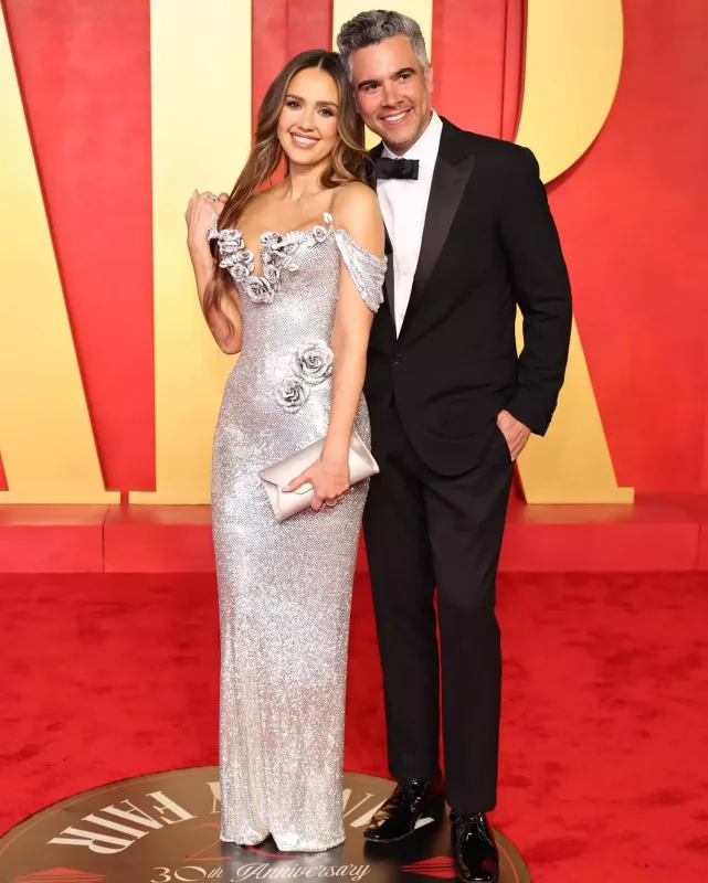 Qırmızı xalıda üstünlük yarışı!